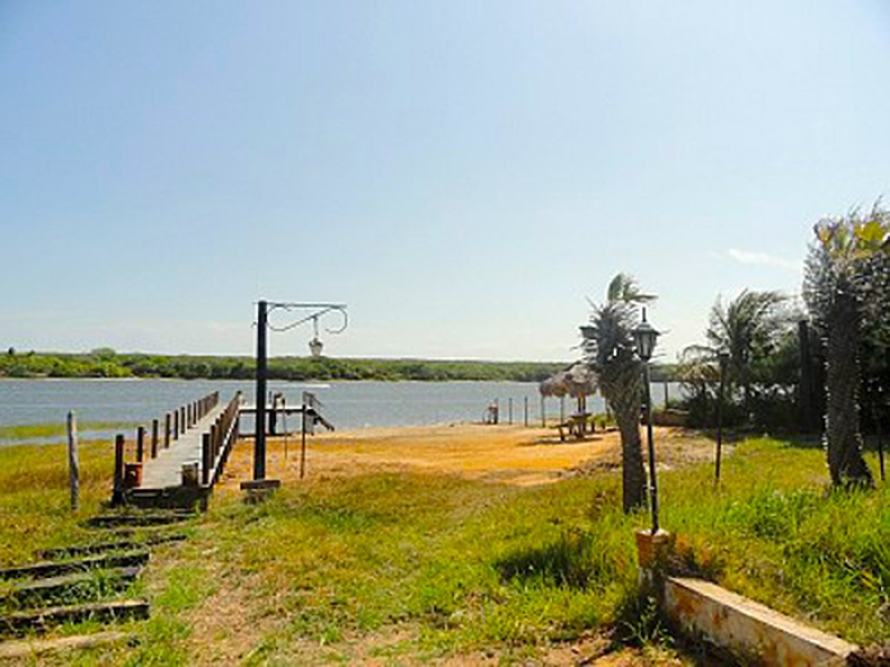 Aproveite um final de semana TOP na Lagoa do Uruaú com sua turma! 2 diárias para até 8 pessoas na Casa da Lagoa por R$650