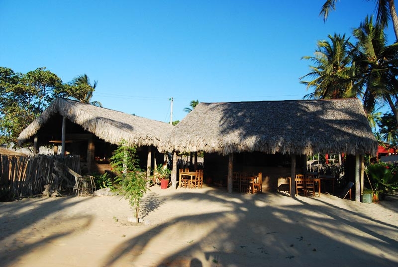 Icaraizinho de Amontada, um paraíso! 2 diárias para casal com café da manhã em chalé na pousada País Tropical por R$190