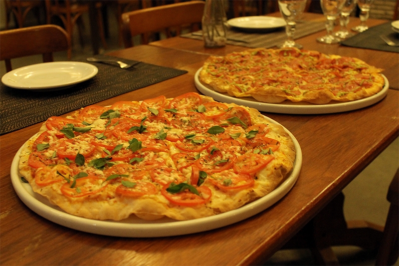 Todo o sabor do Castelli aonde você quiser! 1 Pizza grande de massa fina e crocante de até R$43,90 por R$19,90. Válido para Delivery!