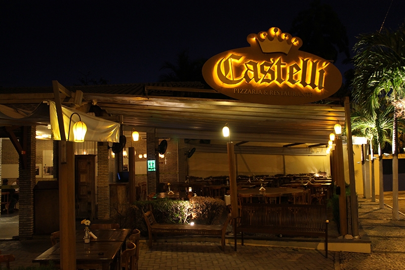 Ocasiões especiais pedem Castelli! Filé com Fettuccine Alfredo ou Sirigaddo à Meunière para 2 pessoas + Sobremesa de até R$99,60 por R$55