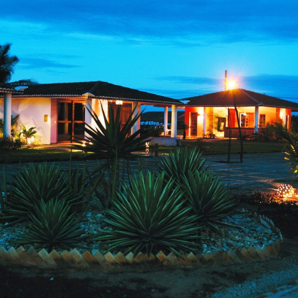 2 diárias para casal com café da manhã e serviço de quarto no charmosíssimo Paraíso do Sol Hotel (Praia de Parajuru) de R$490 por R$245