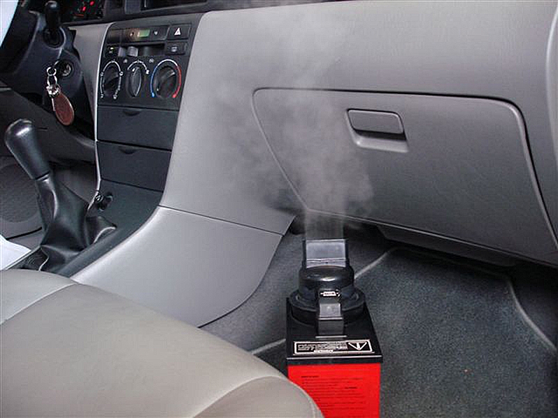 Aquela recauchutada por dentro e por fora do seu carro! Limpeza de ar condicionado Eco-W + Polimento de faróis e embelezamento por R$59