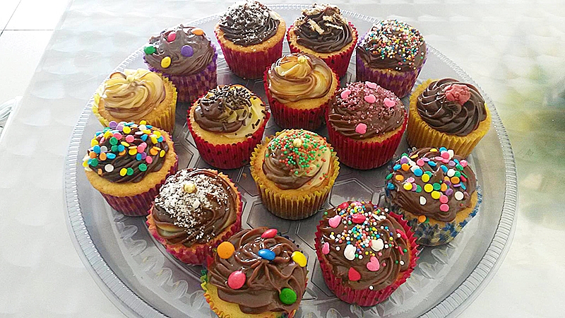 Recheie sua festa com os preparos incríveis da Delícias da Helô! 25 Mini Cupcakes com massa branca de R$70 por R$34,90