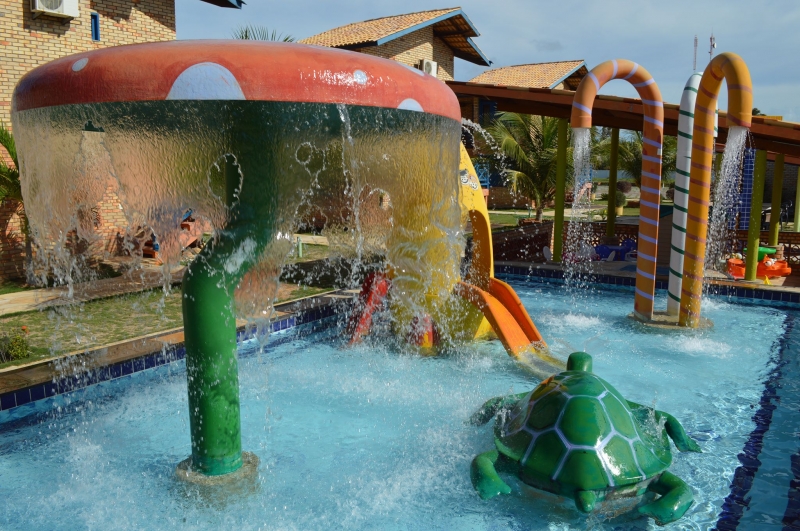 Curta seu fim de semana no melhor hotel de praia de Parajuru! 2 diárias p/ casal e 1 criança de até 5 anos + café por R$280