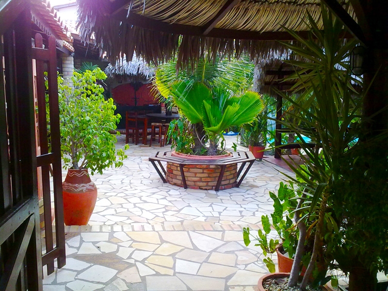 O melhor custo-benefício de Canoa Quebrada! 2 diárias para 2 pessoas com café da manhã no Jardim da Lu por R$210. Válido para 2015!