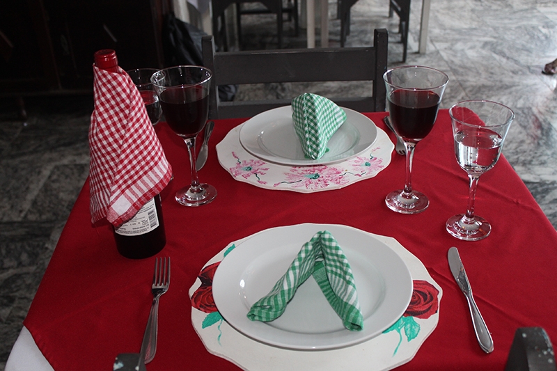 Descubra o charme, os sabores e a alegria da Villa Caravela. Jantar para 2 pessoas com Entrada + Prato principal + Sobremesa por R$33
