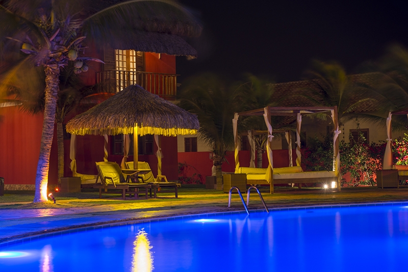 Um dos melhores hotéis da bela Canoa Quebrada ao seu alcance! 2 diárias para casal (de dom a sex) + café no Long Beach por R$299
