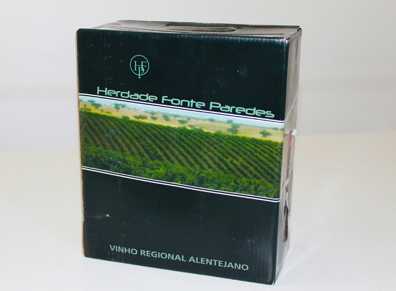 Bag in Box de 3L* de vinho tinto Português Alentejano 13º + 2 taças de R$119,90 por R$59,90 na Casa Portuguesa