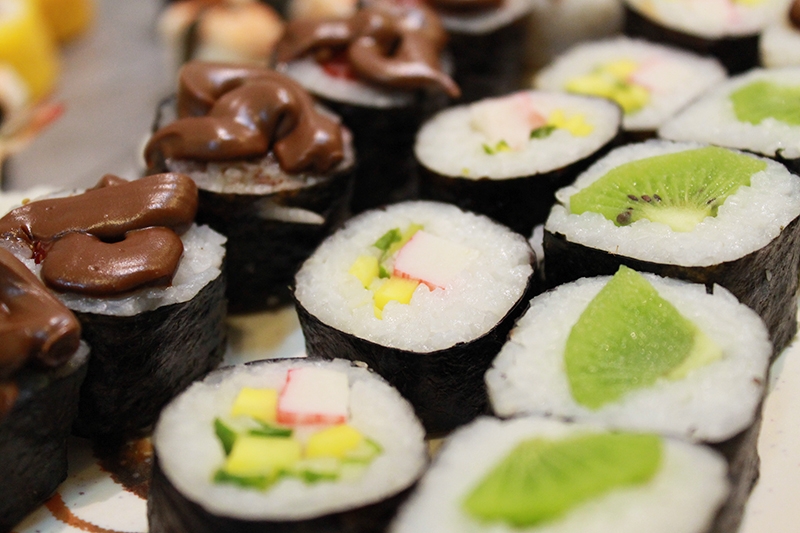 Um dos mais tradicionais restaurantes de culinária oriental e internacional 1 Combinado de 20 Peças de Sushi + 2 Rolinhos Primavera + 2 Caipirinhas ou 2 Sucos por R$22,40 no Wasabi