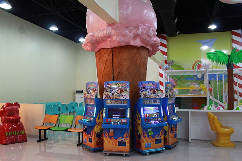 Passaporte de 2h em todos os brinquedos* + Kit Turma da Mônica + Lanche no Candy Play (Shopping Iguatemi) OU Play Box (Via Sul Shopping) OU Play North (North Shopping)