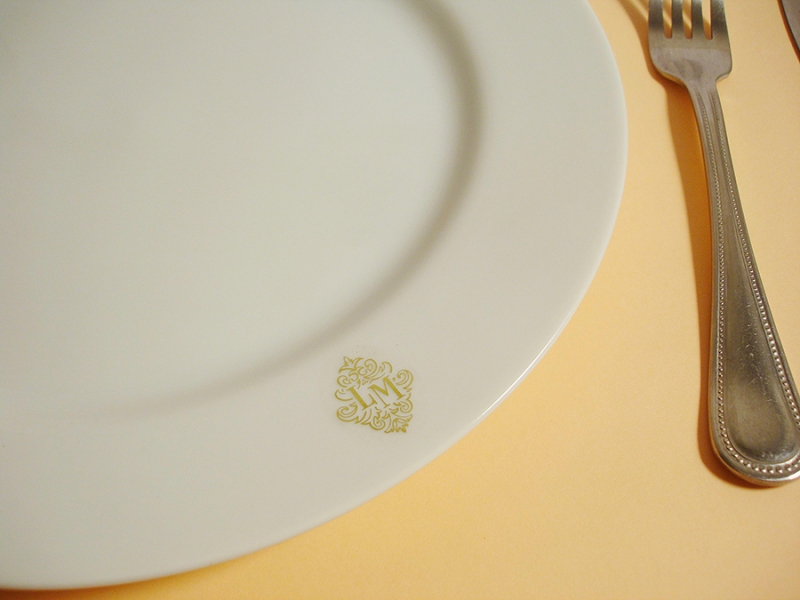 Personalize suas taças e pratos! 1000 etiquetas transparentes com impressão em hot-stamping nas cores dourado ou prata por R$99