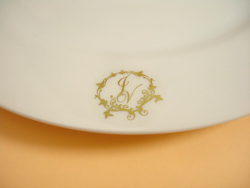 Personalize suas taças e pratos! 1000 etiquetas transparentes com impressão em hot-stamping nas cores dourado ou prata por R$99