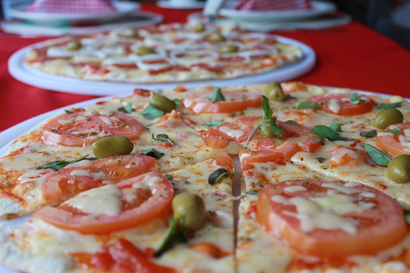 Um charme de cantina italiana! Qualquer pizza grande de até R$38,90 por R$19,90 no Villa Caravela