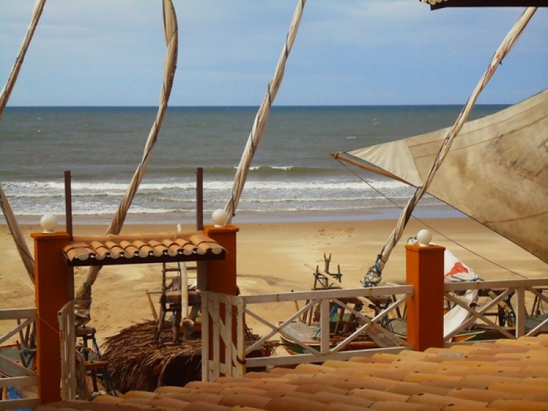 Suas férias com um preço imbatível! 2 diárias para casal e 1 criança de até 6 anos + café na Pousada Beira Mar da Caponga por R$139