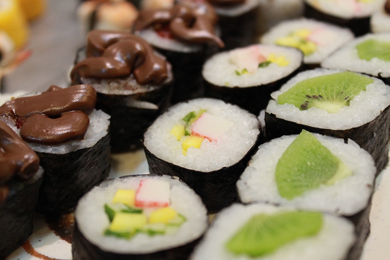 Buffet individual de almoço completo (rolinhos primavera, sushis e massa inclusos) + 1 Refri Copo por R$19,90 no Wasabi