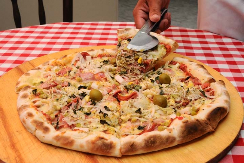 O sabor mais consagrado da cidade está de volta! Qualquer* Pizza gigante (12 fatias) por R$19,90 na Don Pisani. Válido para Delivery!
