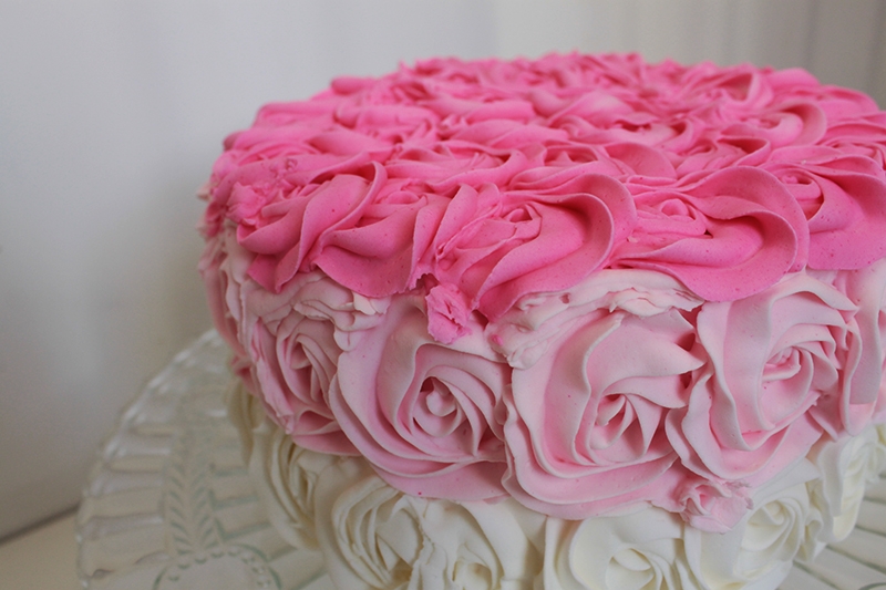 Inspire-se com o trabalho da Mary Cake e personalize sua festa! Bolo com decoração especial para 20 pessoas de R$130 por R$65