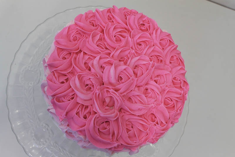 Inspire-se com o trabalho da Mary Cake e personalize sua festa! Bolo com decoração especial para 20 pessoas de R$130 por R$65