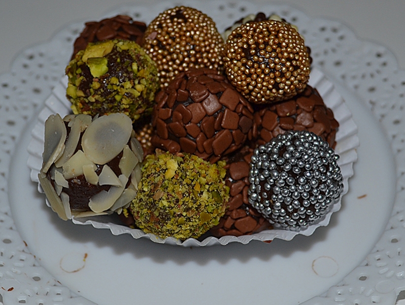 Uma explosão de sabor na sua mesa de doces! 50 Brigadeiros Gourmet do Paraíso du Chocolat de R$80 por R$39,90