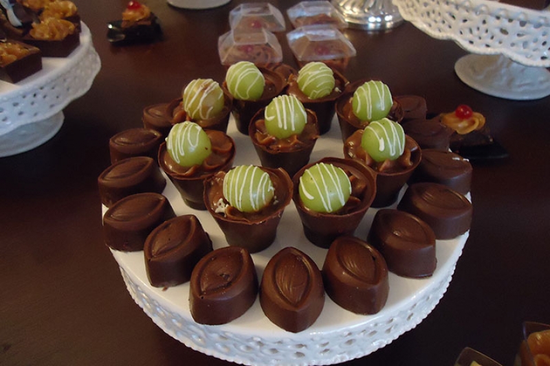 300 chocolates personalizados de R$450 por R$180