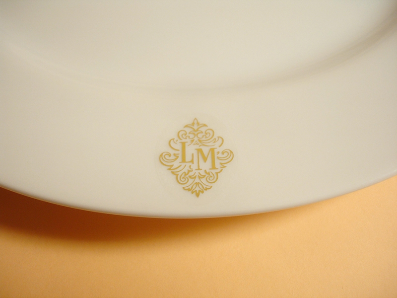 Suas taças e pratos com detalhes impecáveis! 1000 etiquetas transparentes com impressão em hot-stamping nas cores dourado ou prata por R$99