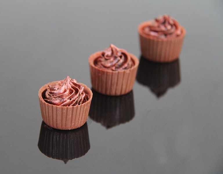 Faça sucesso na sua festa com os melhores doces da cidade! 2 opções de pacote com 250 Chocolates Belga da Sucré por R$325