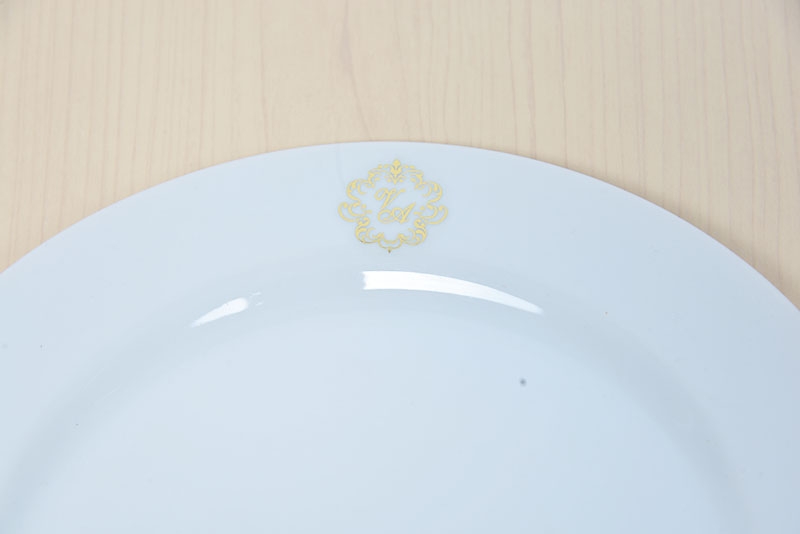 Suas taças e pratos com detalhes impecáveis! 1000 etiquetas transparentes com impressão em hot-stamping nas cores dourado ou prata por R$99