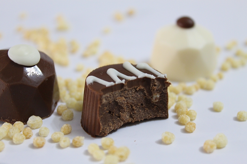 Leve os caprichos da Verônica Chocolates Finos à sua festa! 300 chocolates crocantes pretos de R$180 por R$77,90