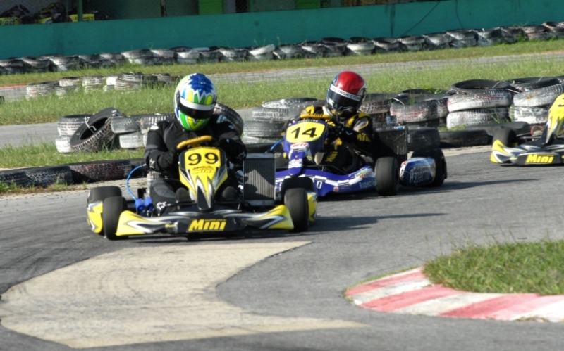 Velocidade, adrenalina e emoção em uma só competição! Corrida de kart no Kartódromo Profissional do Ceará por R$70 