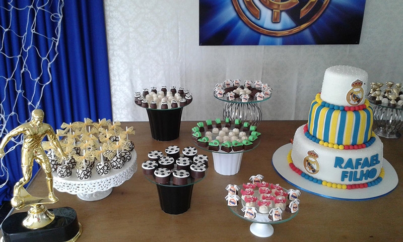 Complete sua festa com os chocolates personalizados da Manu Uchôa! Kit com 300 Chocolates Gourmet por R$199