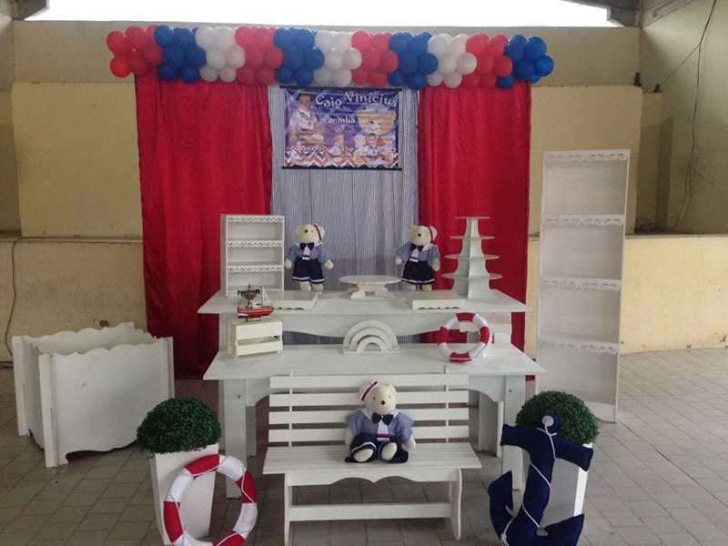 Kit Provençal com 15 peças + 2 display (chão ou pelúcia) + 1 tapete + 3 cortinas para decoração + armação da JSB Fazendo sua Festa por R$159 