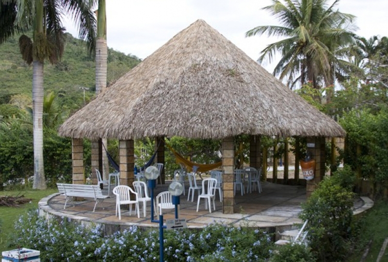Diversão e a natureza exuberante no Ytacaranha Hotel de Serra! 2 diárias p/ 2 pessoas e até 2 crianças* + café + Acesso ao parque aquático por R$290