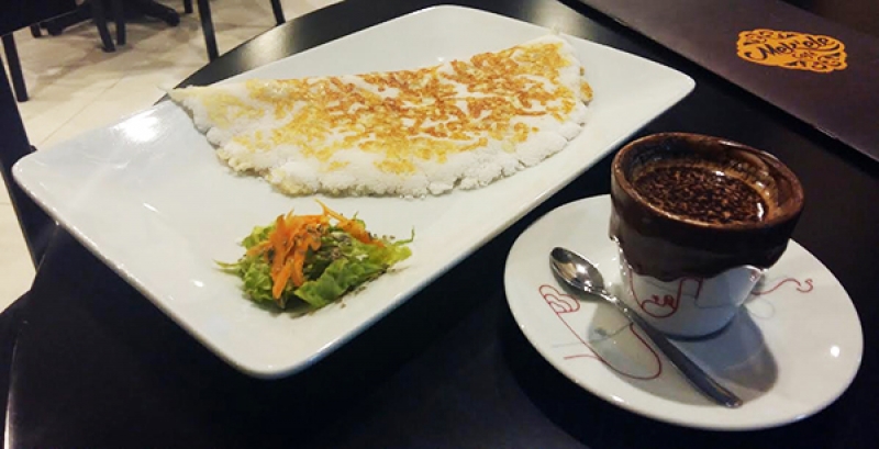 Tapioca crocante e café com creme de avelã (pequeno) de R$15,50 por R$7,75
