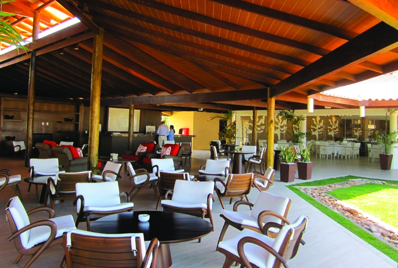 Day Use no incrível resort Dom Pedro Laguna, em Aquiraz! Feijoada + chá ao por do sol + 1h de tênis por R$119