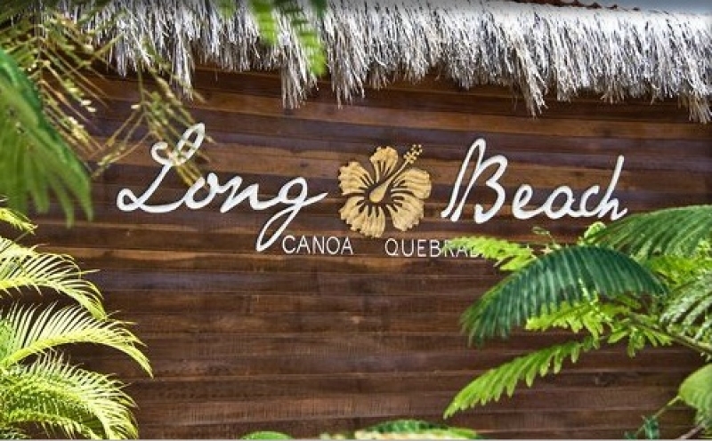 Canoa Quebrada ainda mais linda no Hotel Long Beach! 2 diárias para casal + café da manhã em Aptº Luxo ou Bangalôs por R$299