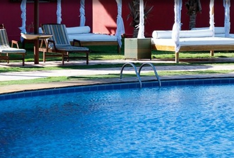 Canoa Quebrada ainda mais linda no Hotel Long Beach! 2 diárias para casal + café da manhã em Aptº Luxo ou Bangalôs por R$299