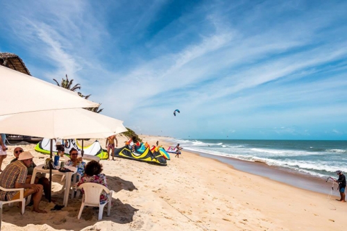 Uma praia paradisíaca para você relaxar! 2 diárias para 2 pessoas com café por R$200. Valido para os meses de alta estação como Dezembro e Janeiro, todos os dias! 
