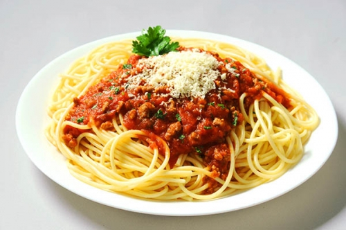 Delicie a mais tradicional Culinária Italiana: Massa Spaghetti + Pizza para até 04 Pessoas por R$ 19,90 no Boi Zangado Meireles.