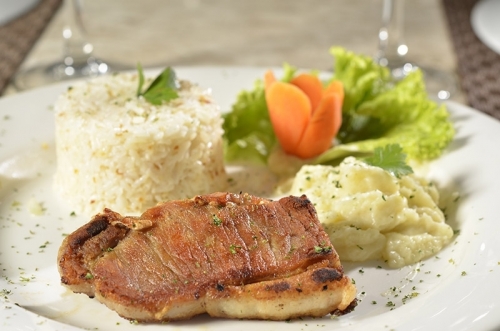 Os pratos mais pedidos do Raízes voltaram! Almoço executivo individual (Peixe, Carne de Sol, Porco ou Frango) por apenas R$11,50 