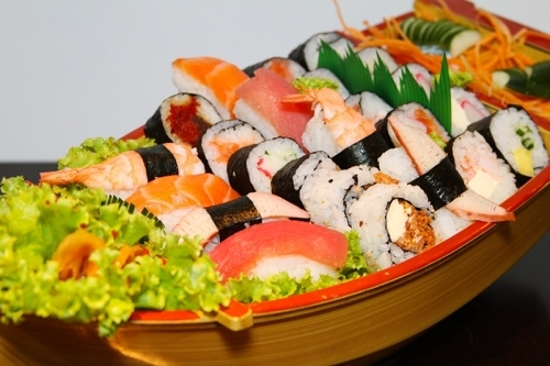 Combinado de 24 peças de sushi de R$49,90 por R$24,95