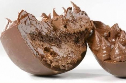 A qualidade da Quero Brownie na sua Páscoa! Ovo de colher (350g) com chocolate nobre nos sabores: ninho, M&M's, brigadeiro ou brownie por R$35,90