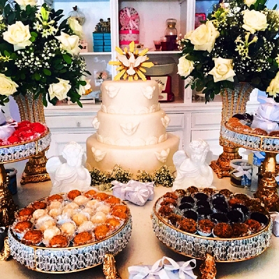 Seu casamento merece um bolo especial da Josephine Patisserie! 01 Bolo Naked Cake de 3 andares decorado com rosas por R$219