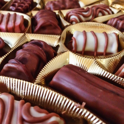 Presenteie quem você ama com as delícias da Quero Brownie!  40 Chocolates belgas com embalagem por R$44,90