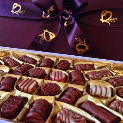 Presenteie quem você ama com as delícias da Quero Brownie!  40 Chocolates belgas com embalagem por R$44,90