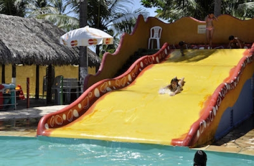 Curta bons momentos no Hotel Dunas do Paracuru! 2 diárias para casal e criança de até 6 anos + Ingresso do Parque Aquático por R$298