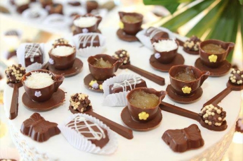 50 Chocolates Finos ao Leite e Personalizados por R$20