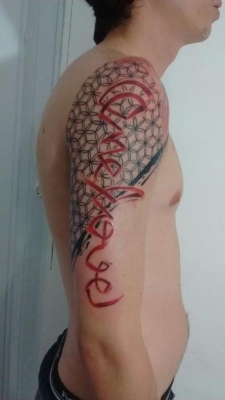 A hora certa para fazer a tatuagem que você queria! Crédito em tatuagem de R$220 por R$99 na Dermografia - Ateliê de Tatuagem
