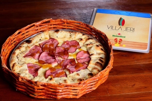 A Pizza deliciosa do Villa Jeri está de volta! Qualquer sabor de pizza grande por apenas R$24,90
