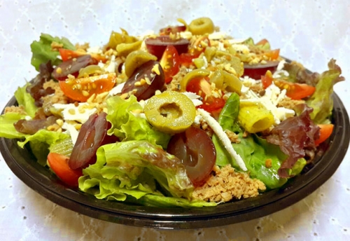 Peça uma comidinha saudável hoje! Saladas (com molho) + Suco de Acerola 500 ml OU Massa de até R$24,90 por R$15,90 no Bistrô das Saladas