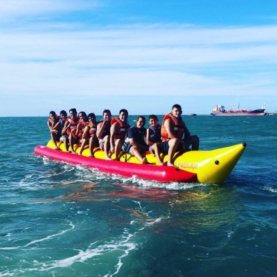 Aventura e curtição com seus amigos! Passeio (25 min) no Banana Boat até 10 pessoas por R$149 com a Acquafly